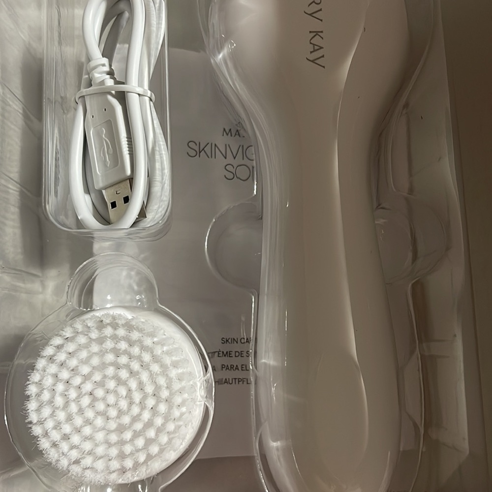 Mary Kay Inc. Skinvigorate sonic the is brand new
